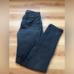 LOFT Curvy Skinny Jeans in Washed black